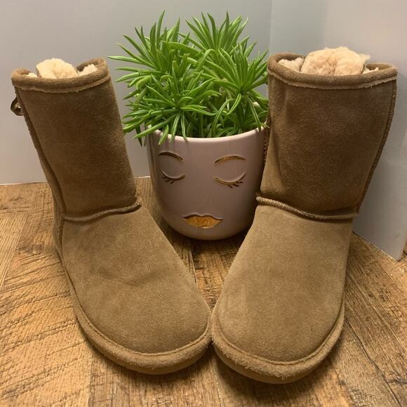BEARPAW Hickory ELIZABETH II Suede BOOTIE Women WOOL LINING Like NEW SIZE 7 US - Picture 1 of 11